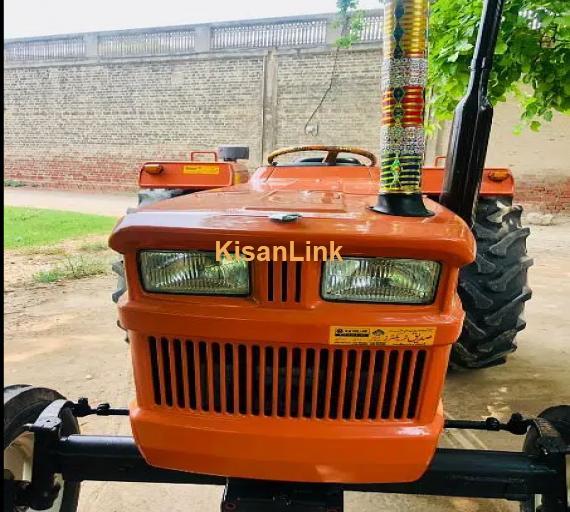 ghazi 65hp tracter zero meter only 400km running . all documents clear