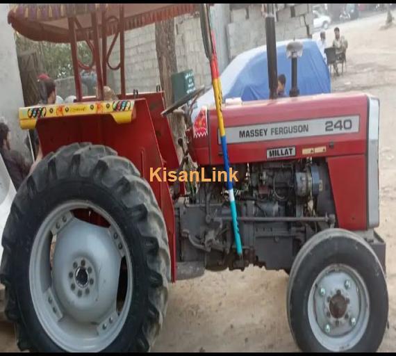 Massey total janeun Tractor 2004