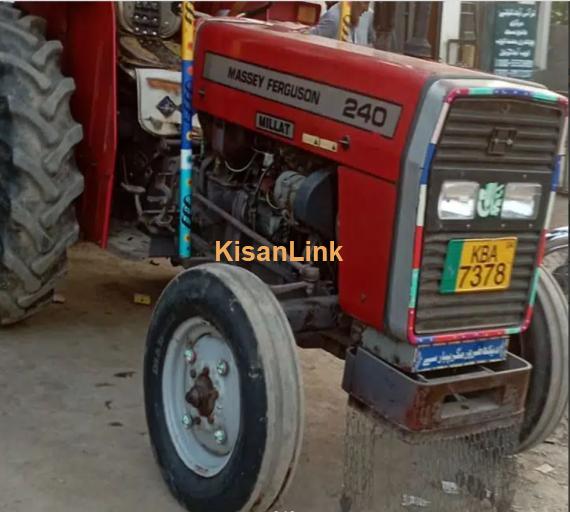 Massey total janeun Tractor 2004