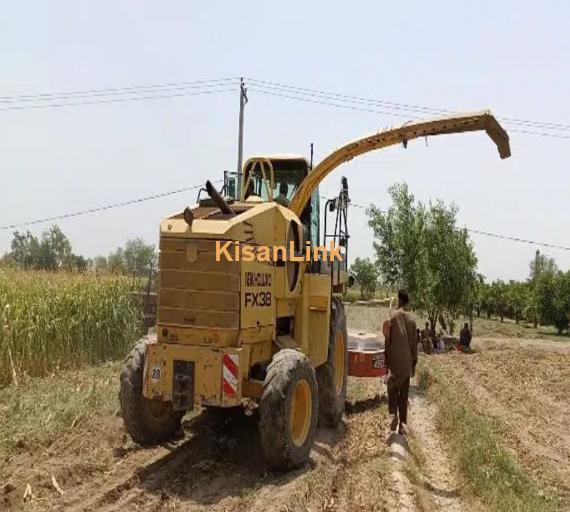 Harvester machine for silage cutting